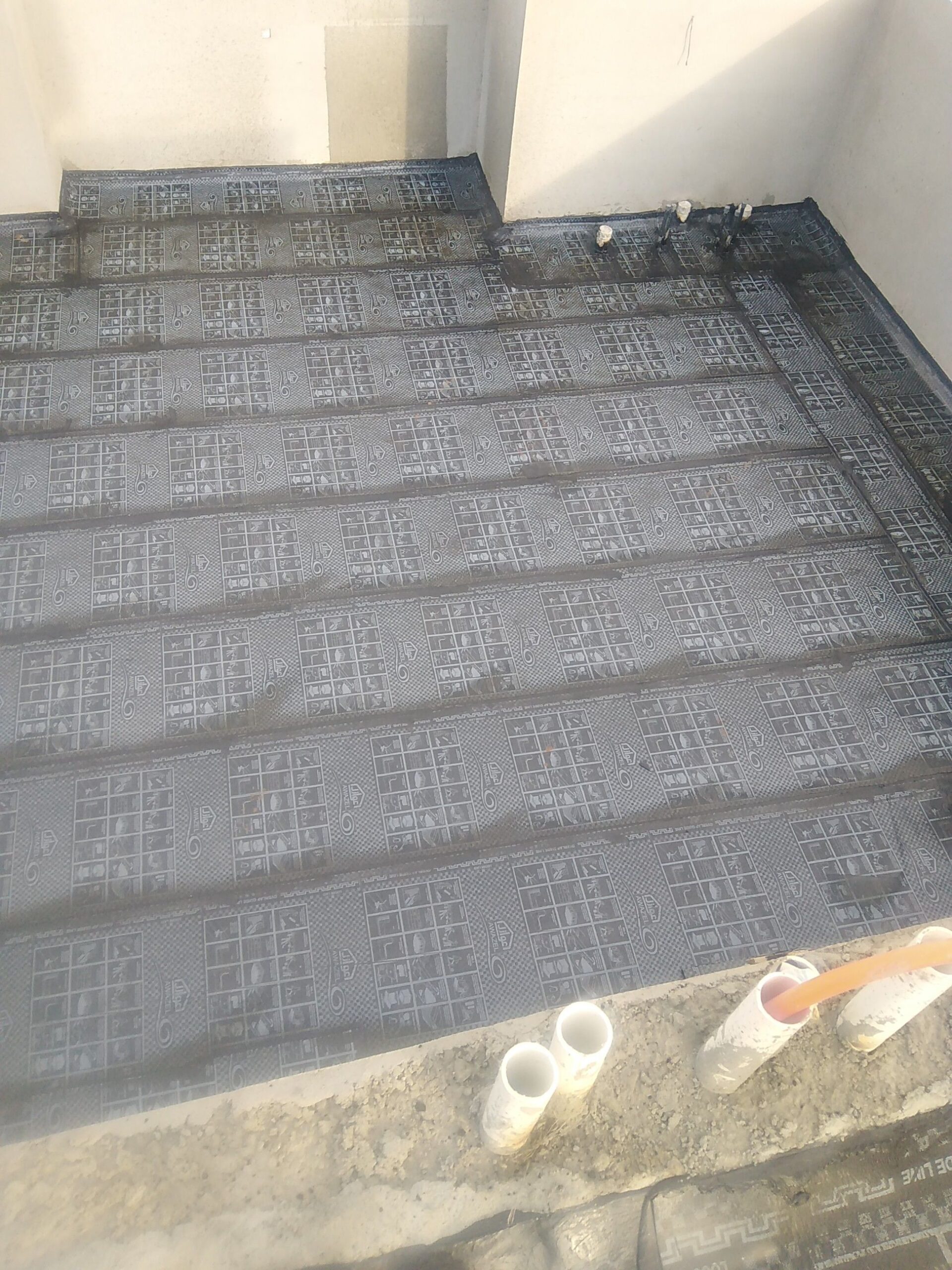 أعمال العزل المائية والحرارية