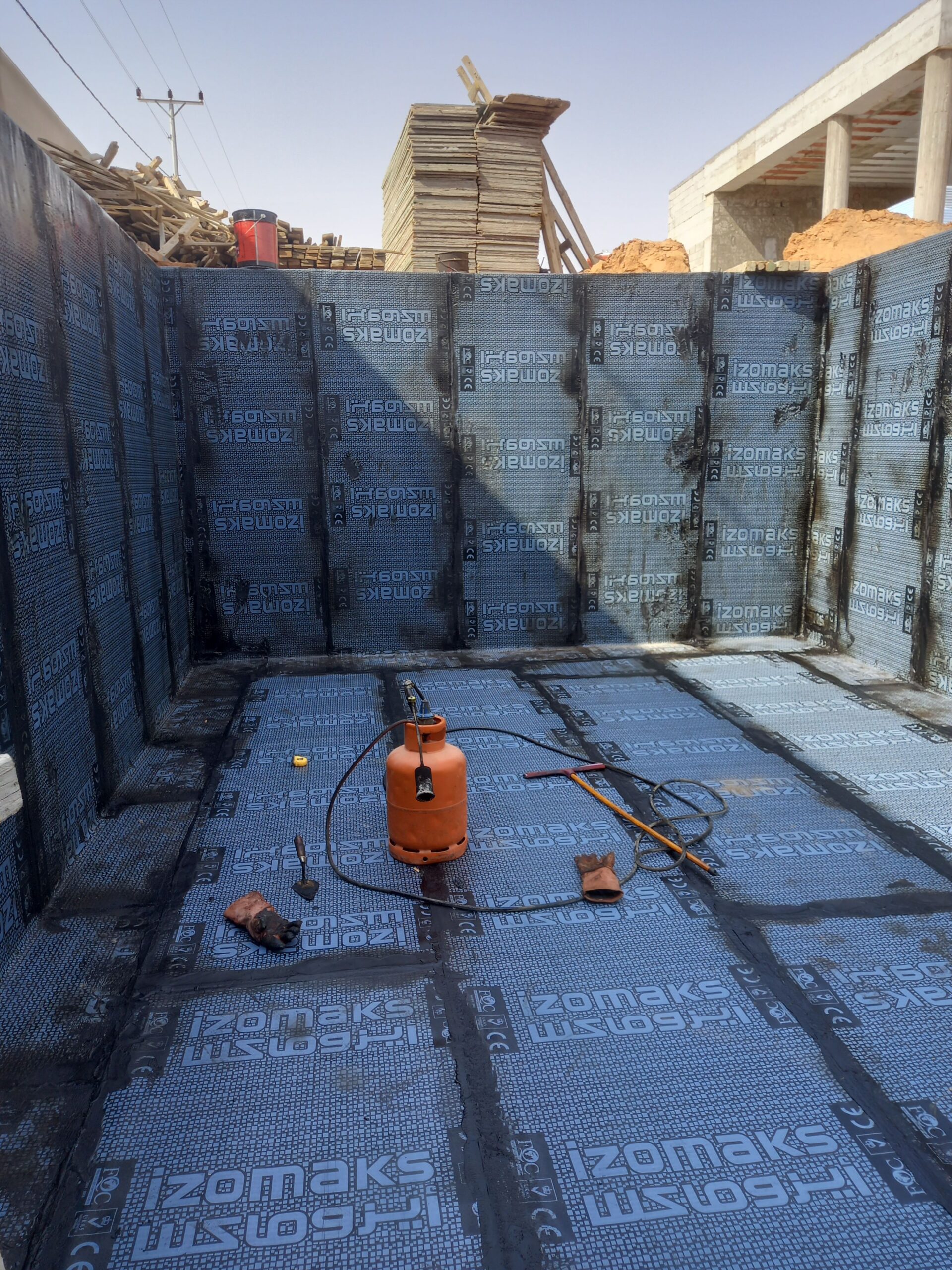 تركيب العوازل المائيه