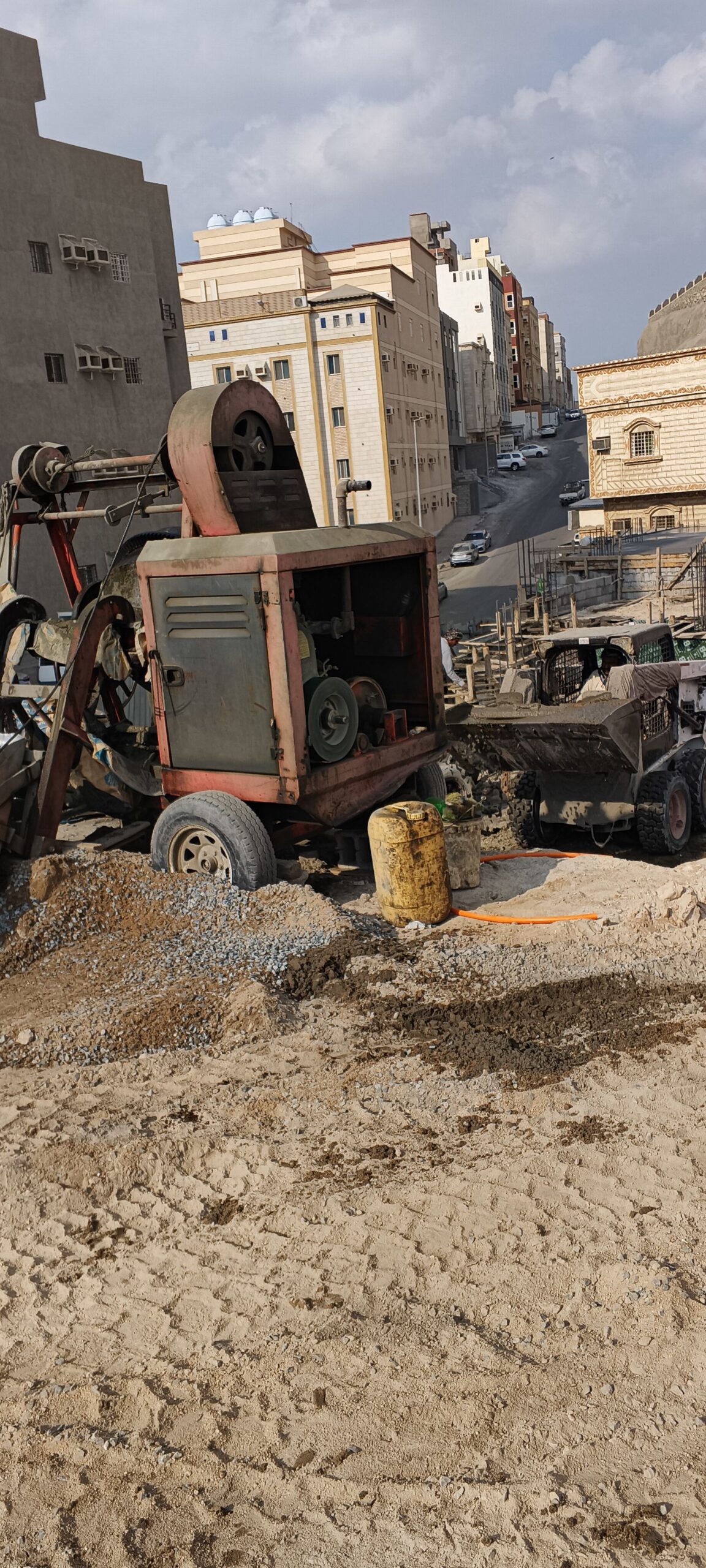 مقاول خلاط اسمنت يدوي للايجار يوميا صبا