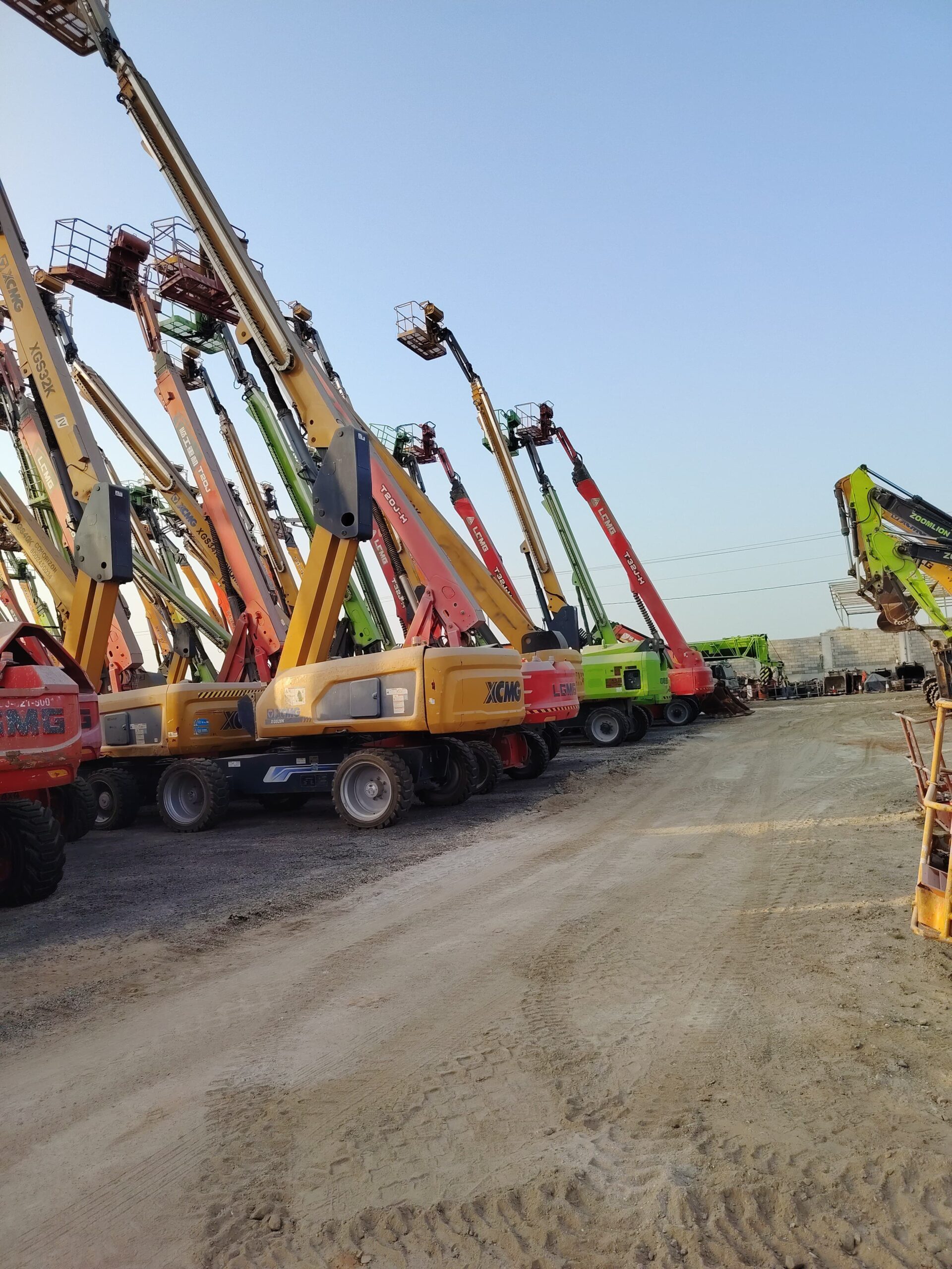 سيزر لفت ومان لفت وكرينات ورافعات شوكية وجي سي بي