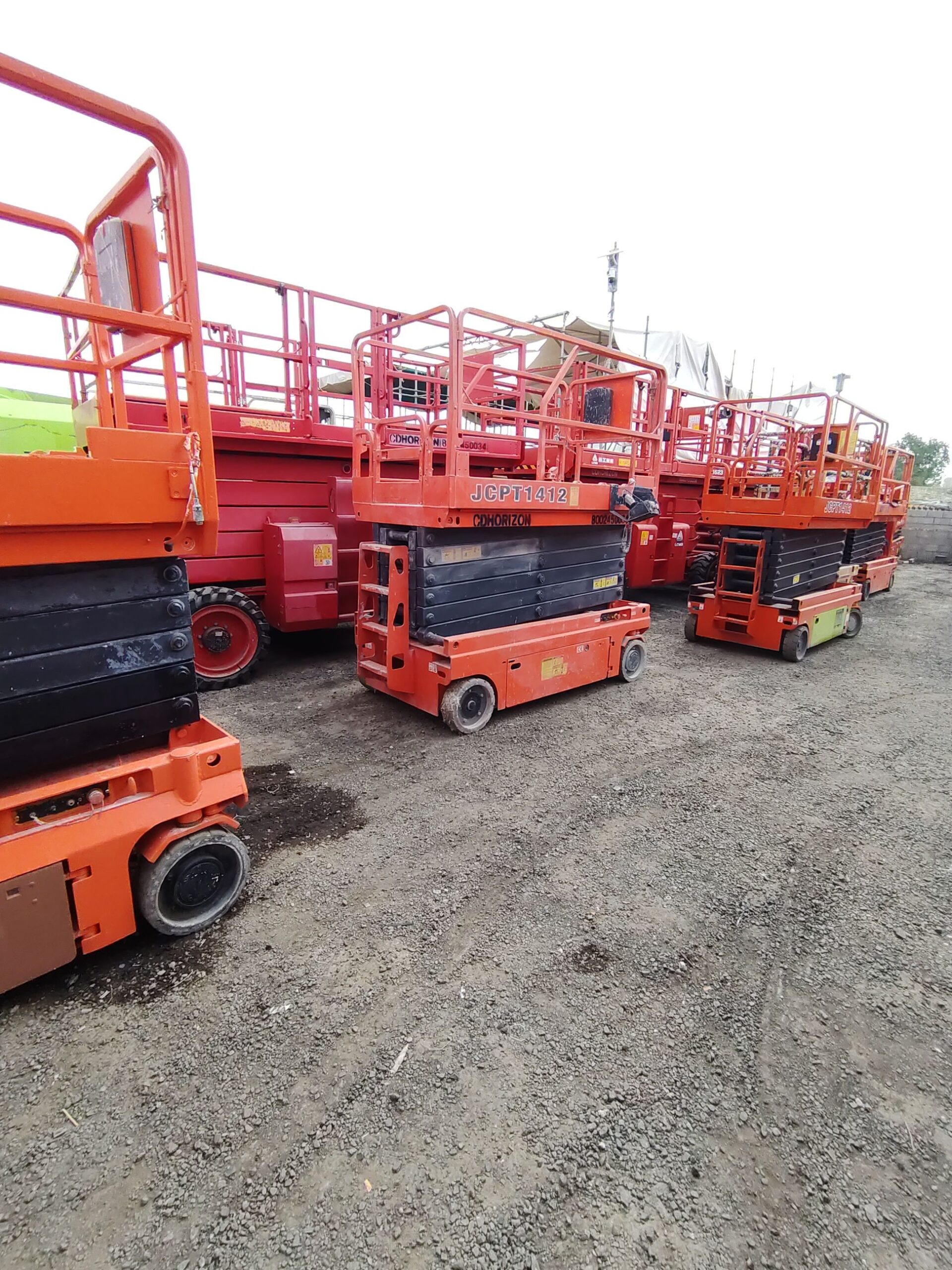 رافعه مقصيه 10متر 12متر 14متر 16متر كهرباء للايجار