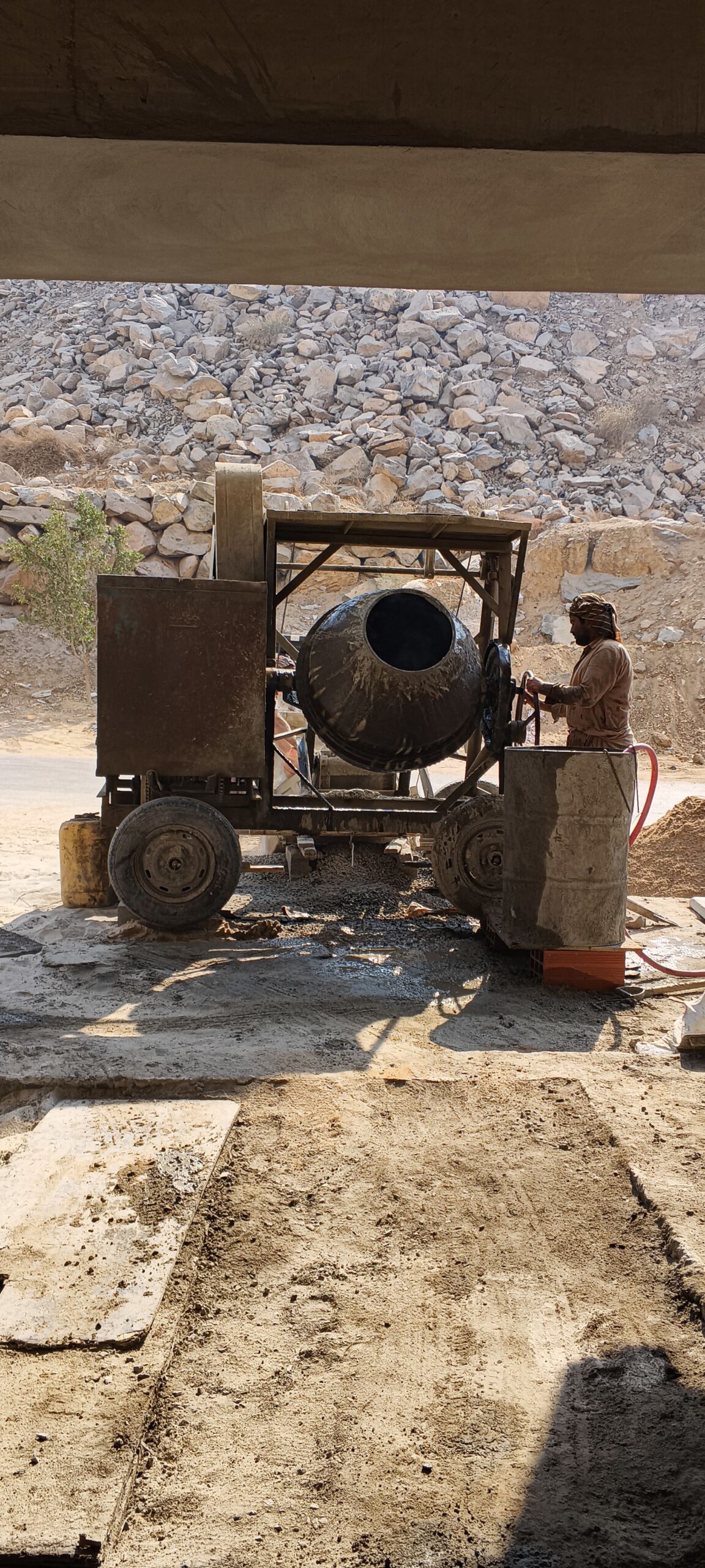 اسمنت خلاط يدوي للايجار يوميا صبا 0597473618