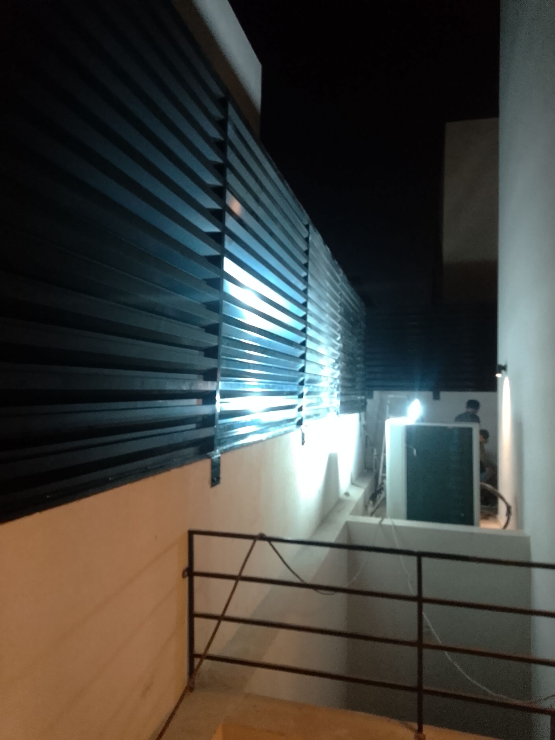 مظلات سواتر هناجر ساندويش بنل وبرجول جده