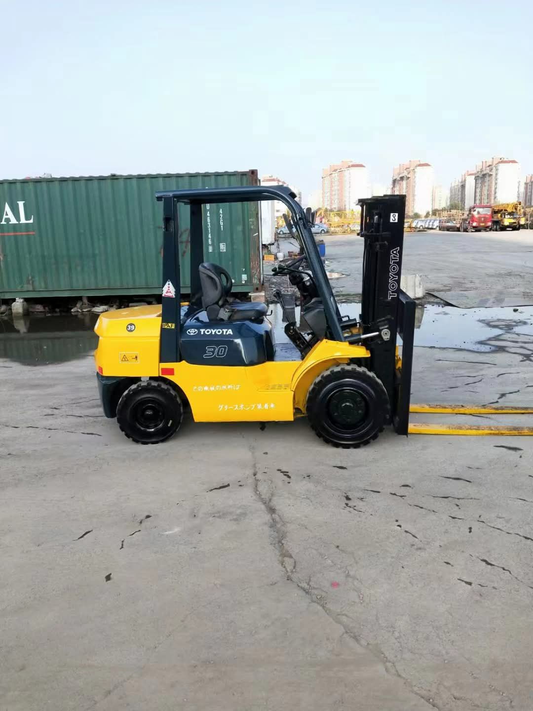 رافعة شوكية اللايجار فوركلفت اللايجار يومي شهري سن