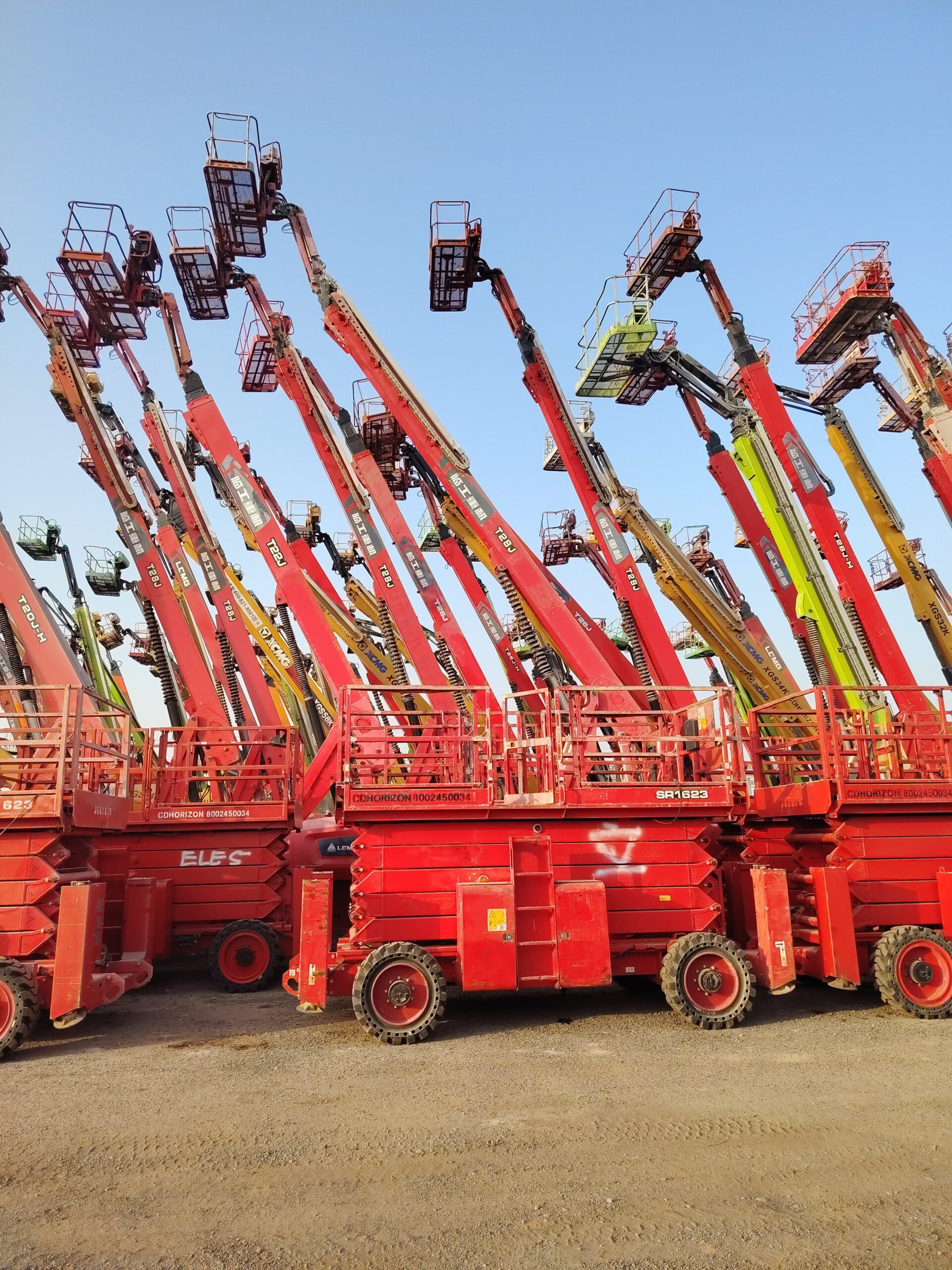 سيزر لفت ومان لفت وكرينات ورافعات شوكية وجي سي بي