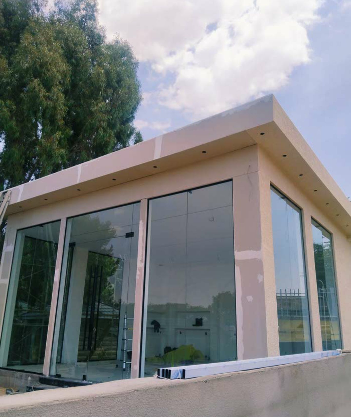 توريد وتركيب زجاج سكريت الشرقيه