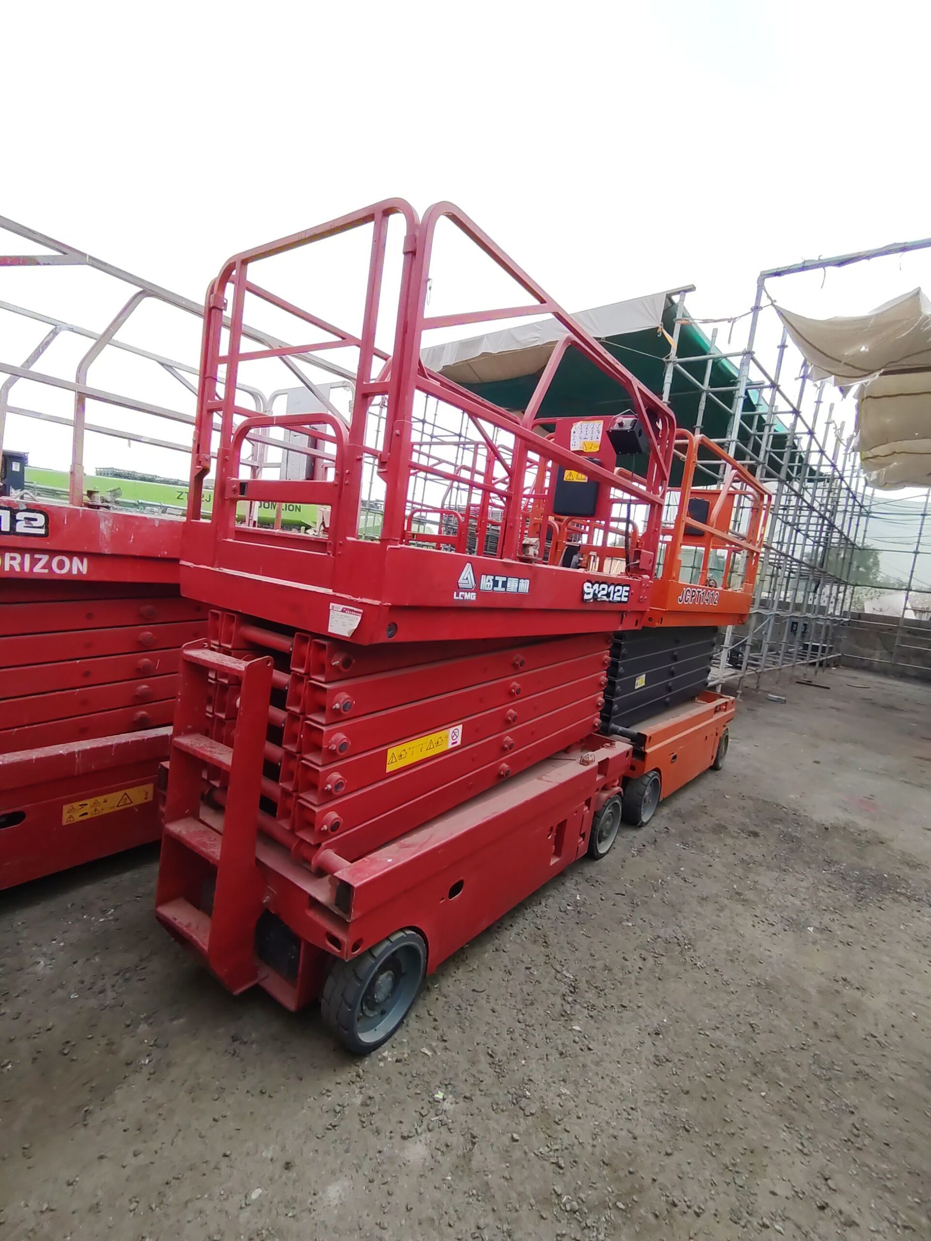 رافعه مقصيه 10متر 12متر 14متر 16متر كهرباء للايجار