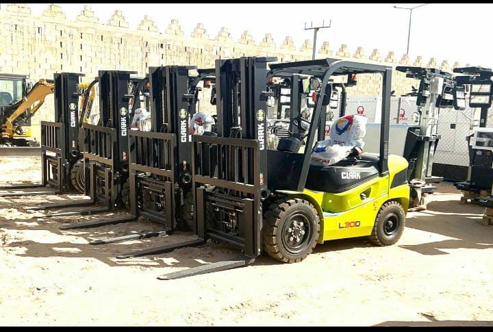 تأجير رافعات شوكيه فوركلفت تأجير المعدات الثقيلة و