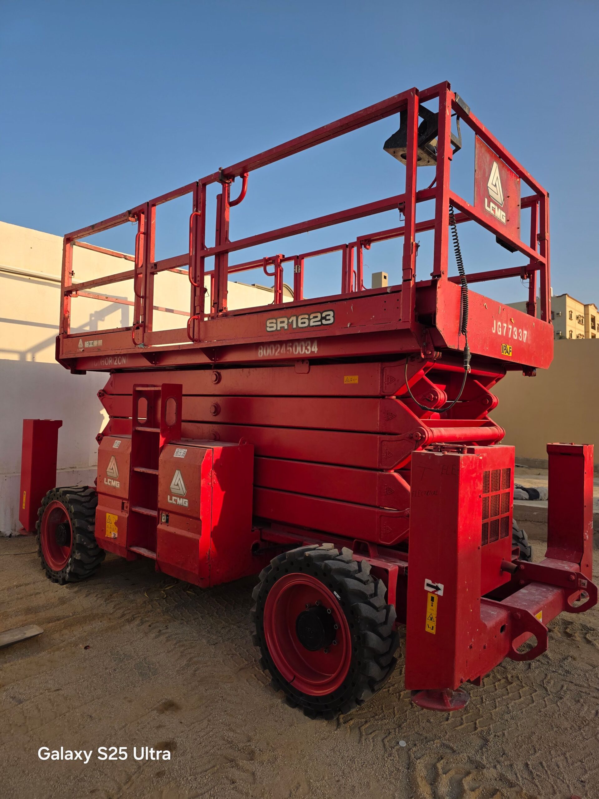 سيزرلفت 18متر للايجار اليومي والاسبوعي والشهري في