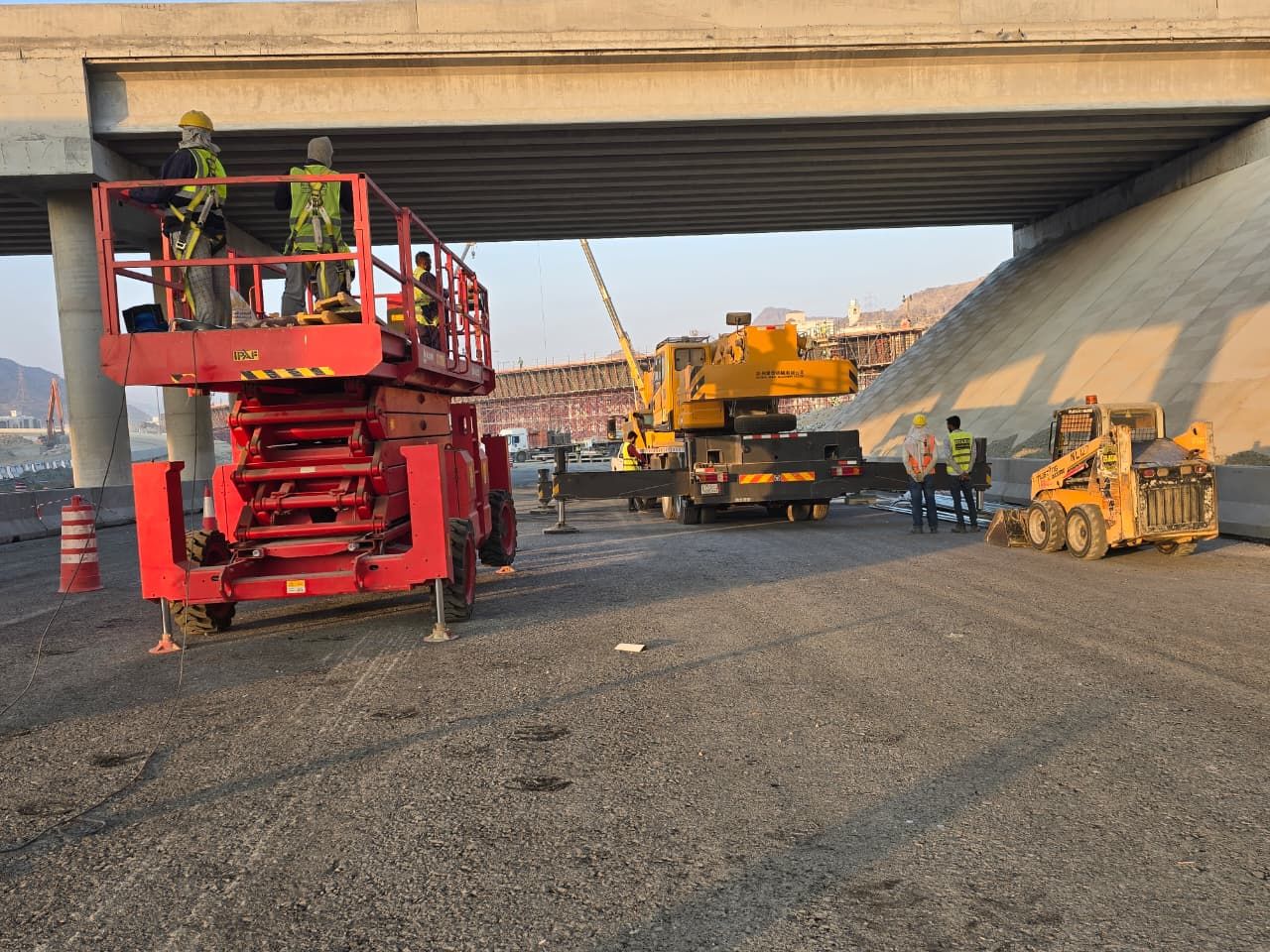 سيزر لفت ومان لفت وكرينات ورافعات شوكية وتيلهندلر