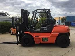 فوركلفت 1طن 3طن 5طن 7طن 10طن 16طن للإيجار في الدما