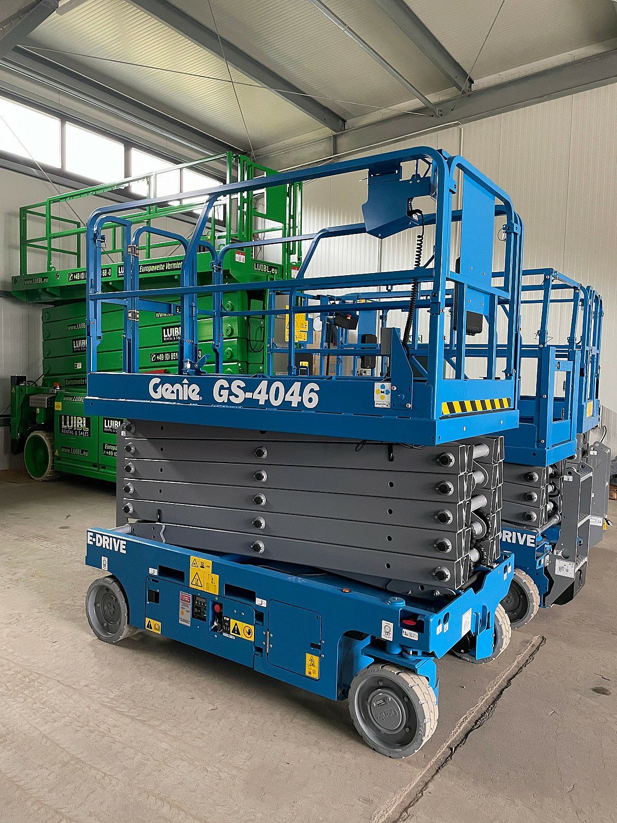 سقالات كهربائية للإيجار في الرياض – جميع المقاسات