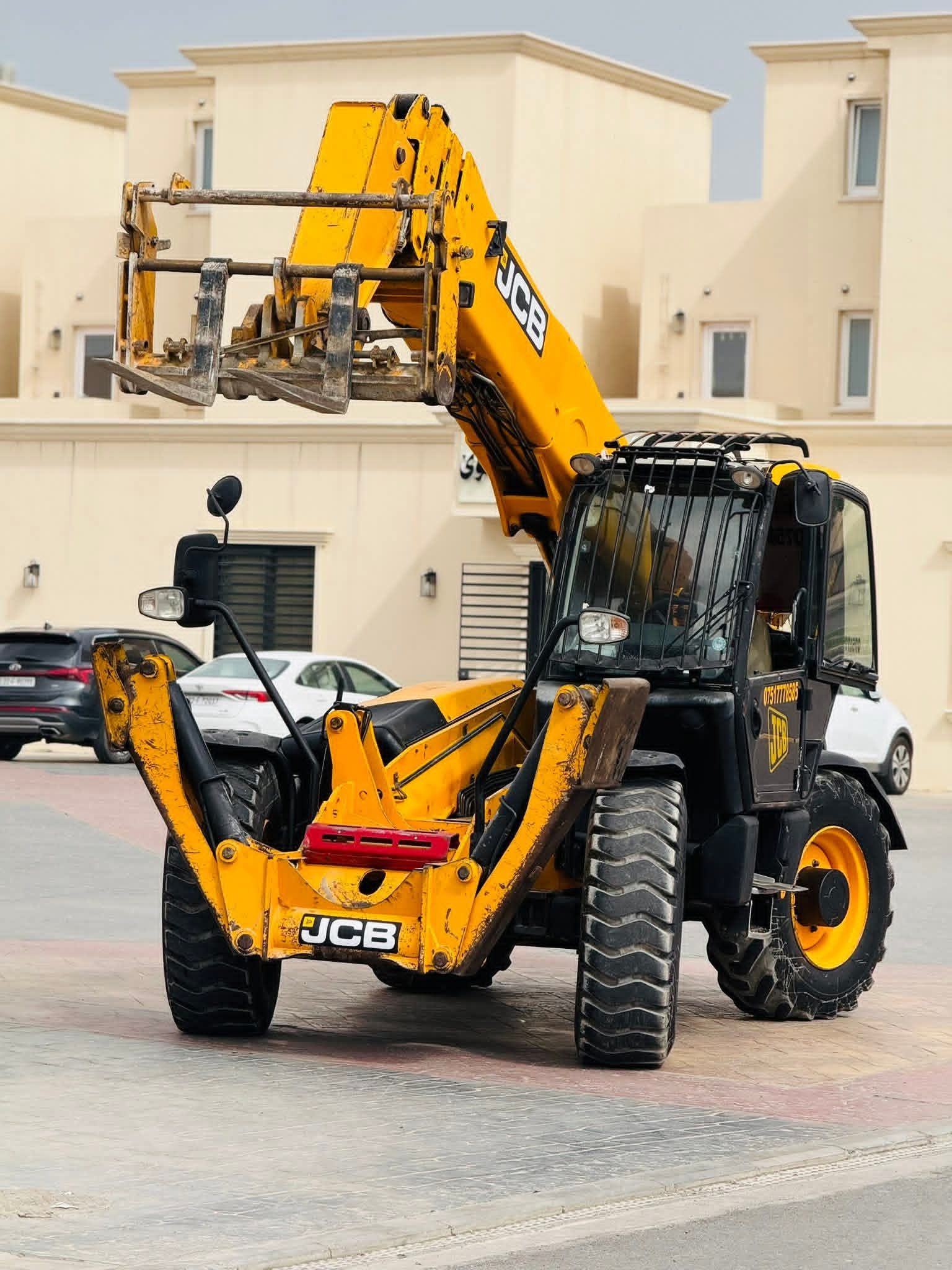 جي سي بي تليهندر للإيجار في جدة الدمام الرياض