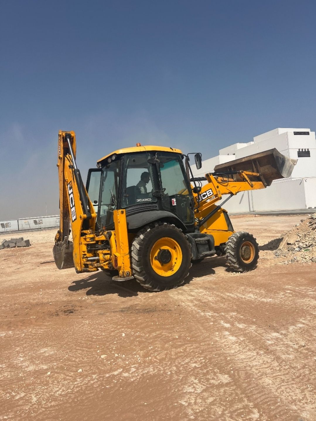 ابو فارس لتأجير جميع المعدات الثقيله لايجار في الر