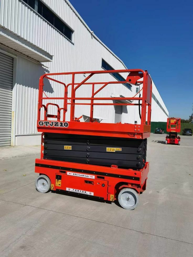 رافعات مقصيه للايجار سقالات كهربائية للايجار في ال