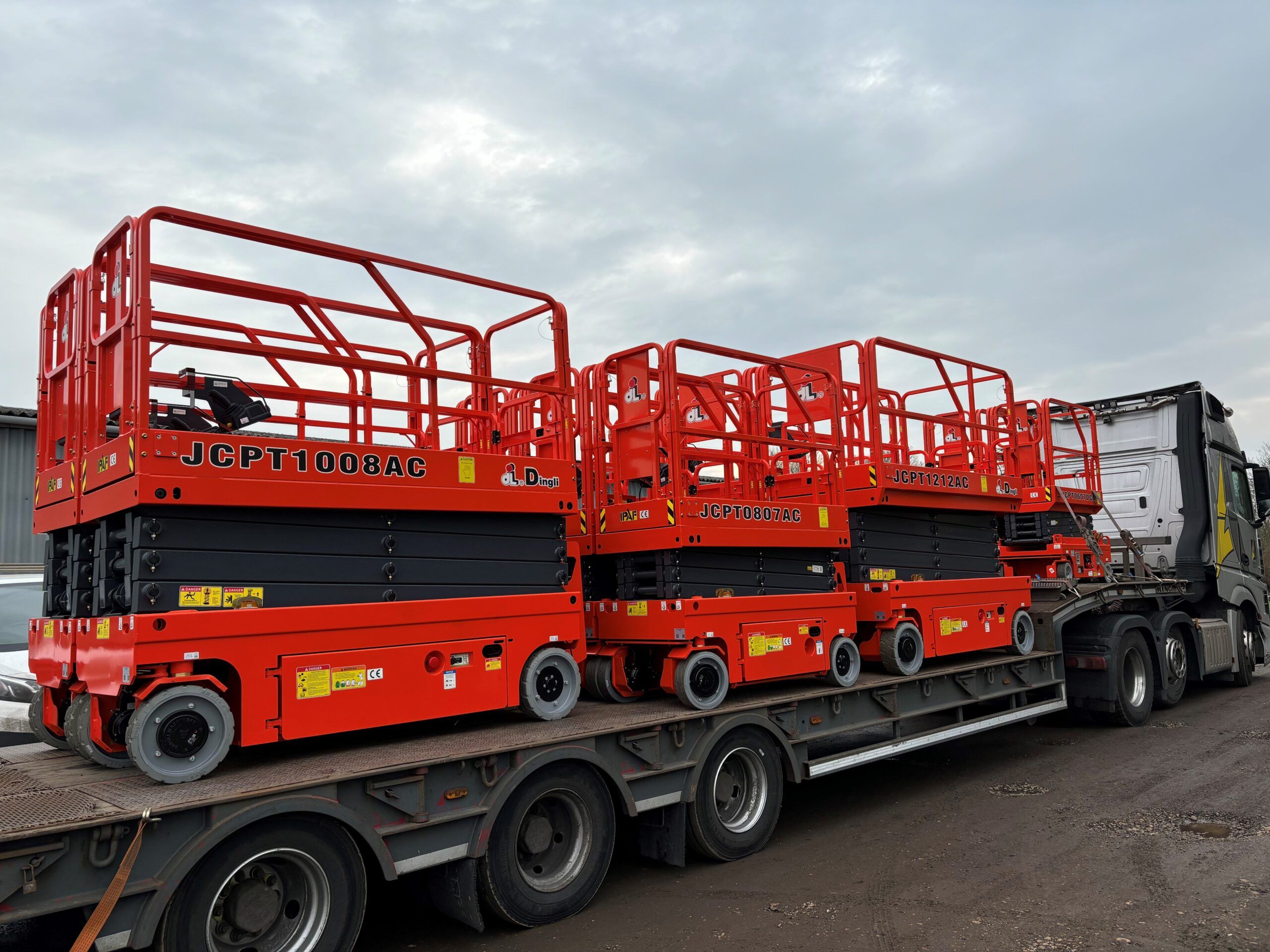 مان لفت سيزرلفت فوركلفت كرينات للايجار في الدمام ا