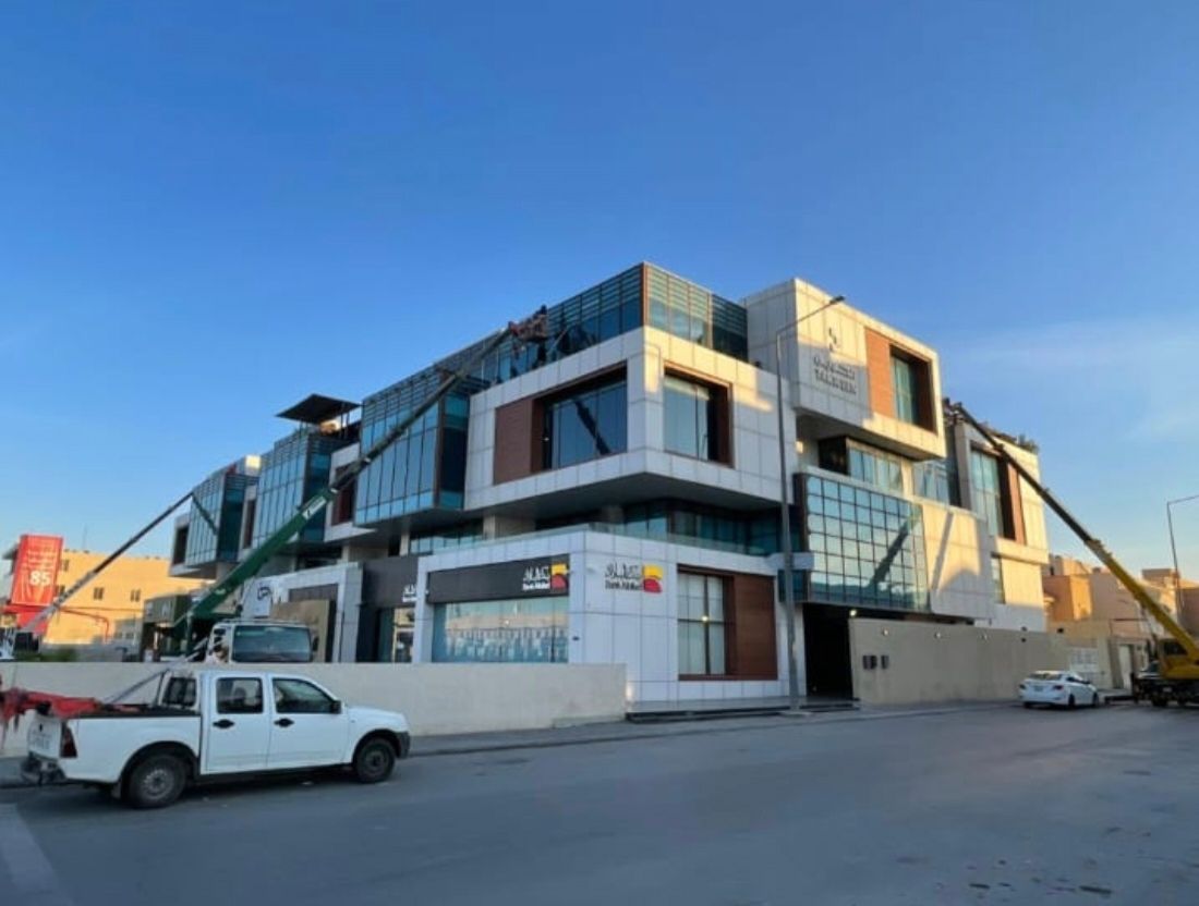 تنظيف واجهات زجاجيه