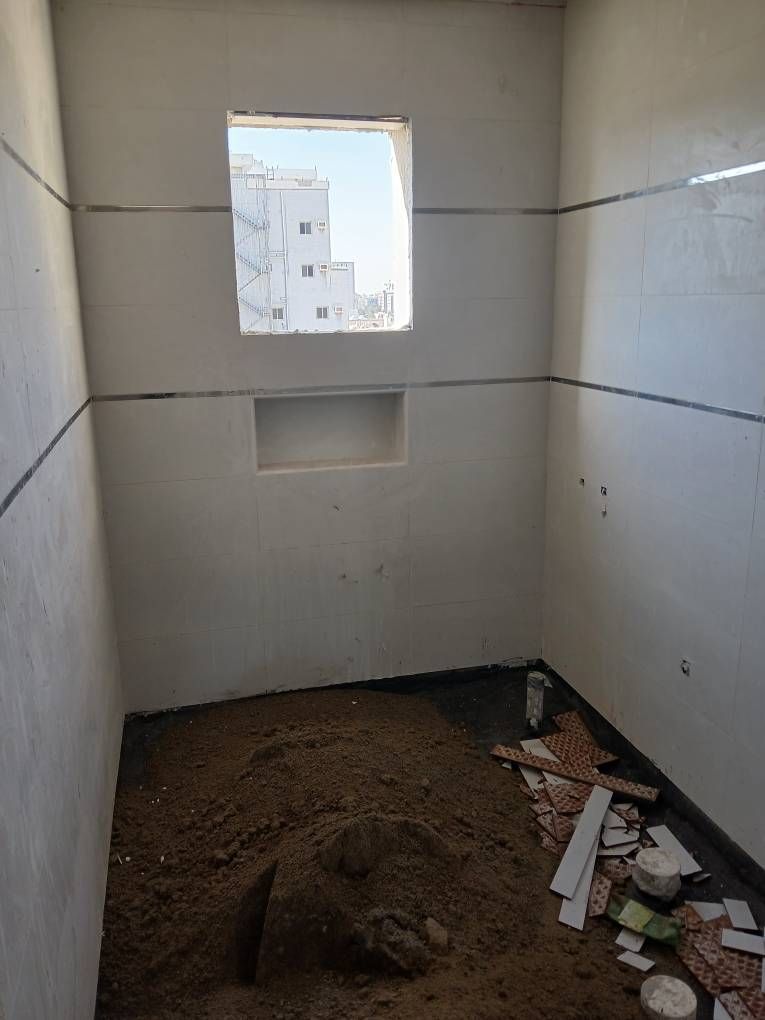 مبلط بلاط سراميك وتركيب بناء اليسه تكسير وترميم مق