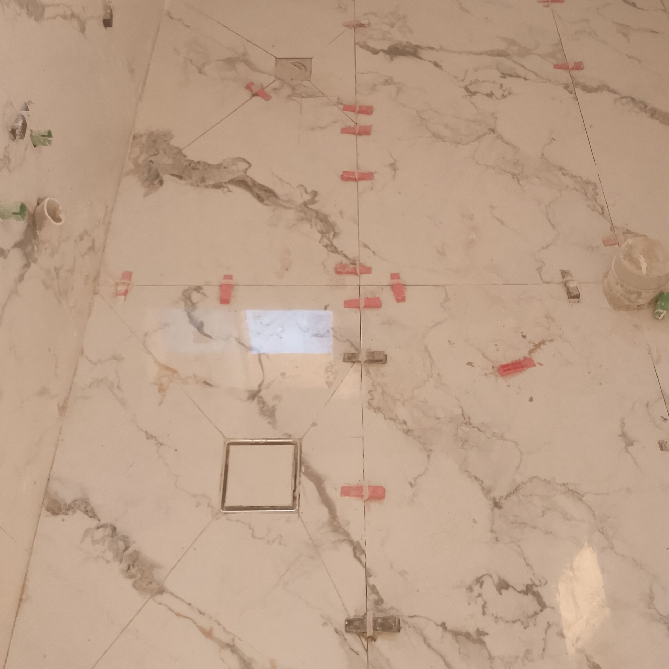 معلم بلاط سیرامیک بناء لیاسۃ تکسیر ترمیمات حمامات