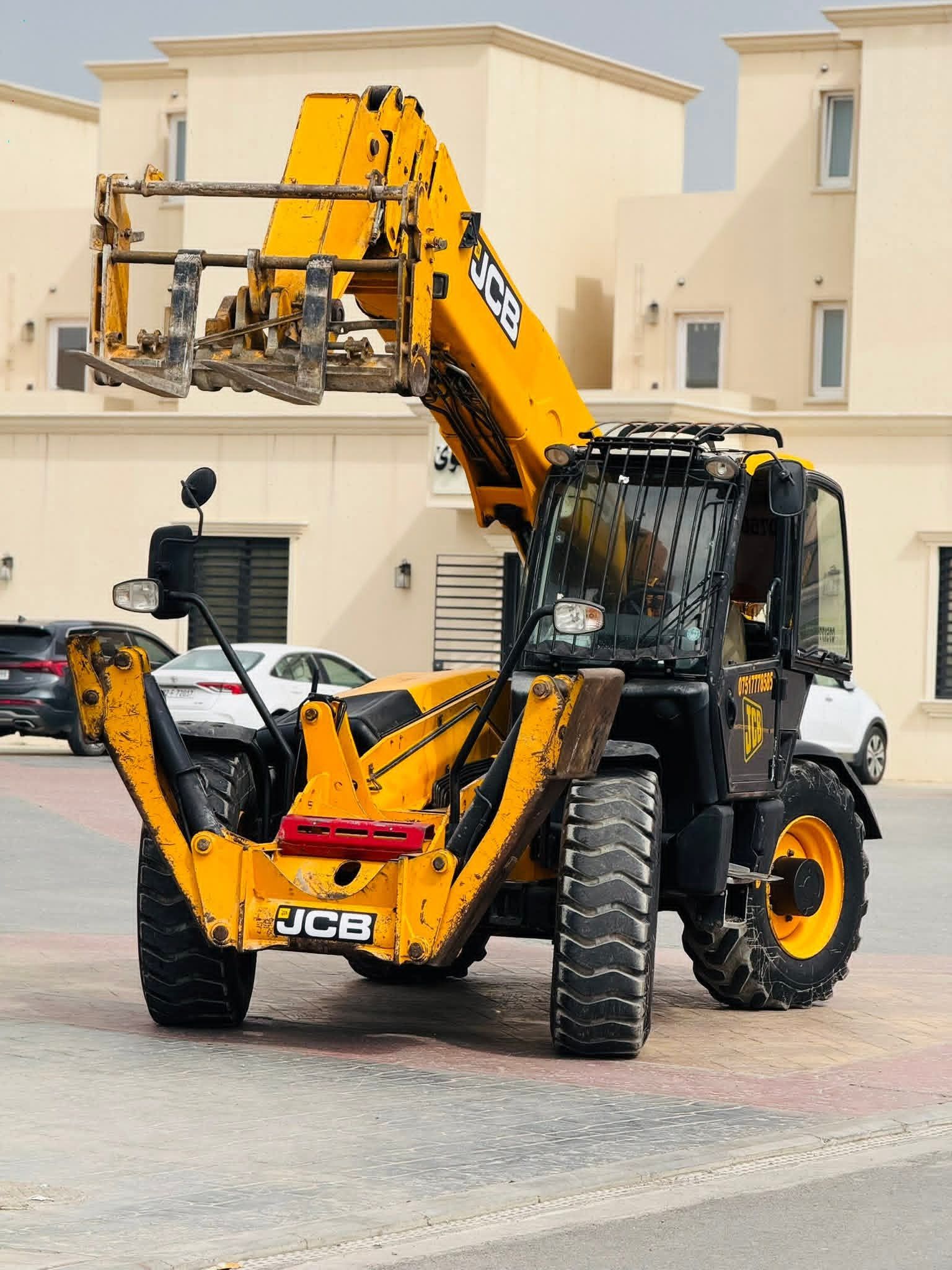 جي سي بي تليهندر للإيجار في جدة الدمام الرياض