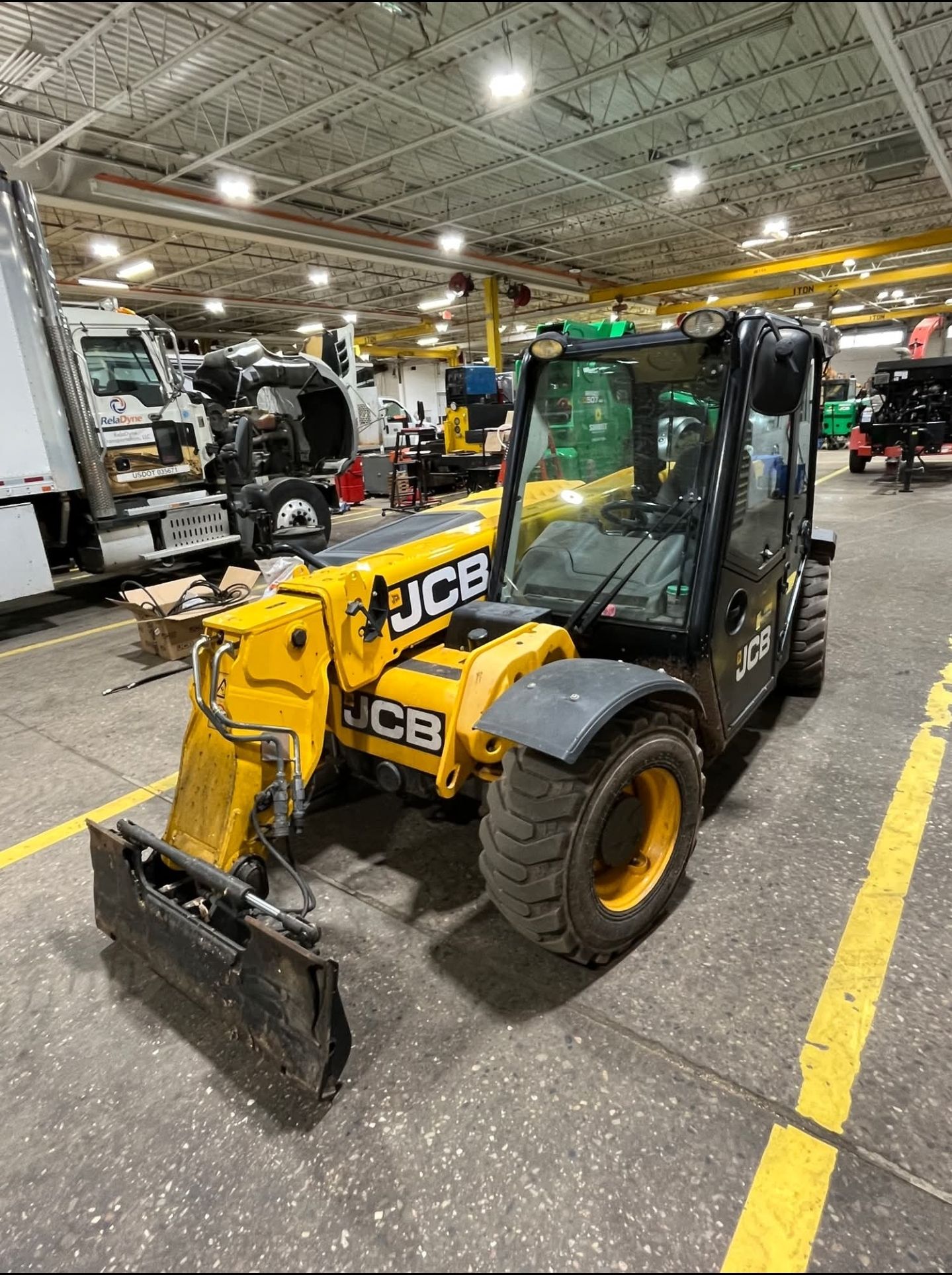 تأجير تليهندرات JCB (رافعات تلسكوبية) في السعودية