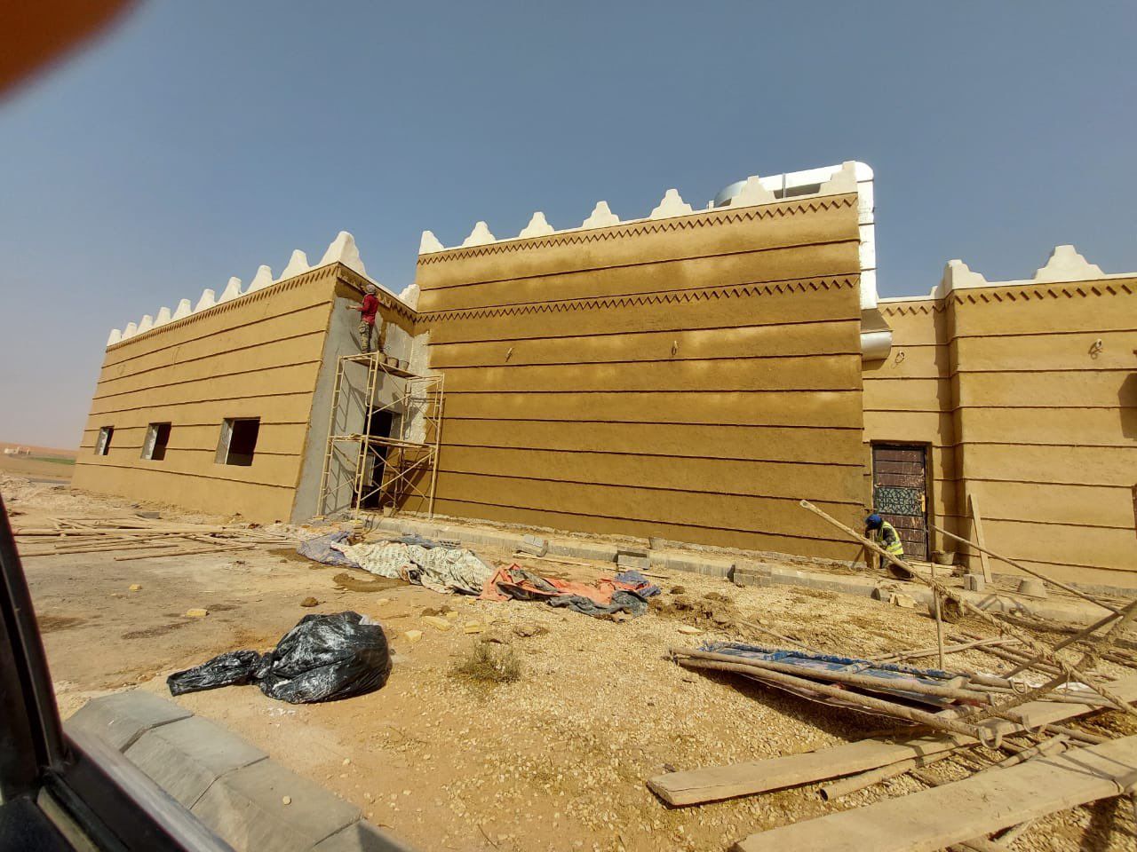 مقالات تراث بنا با الطين وتليوسات وسقف جريد وثل