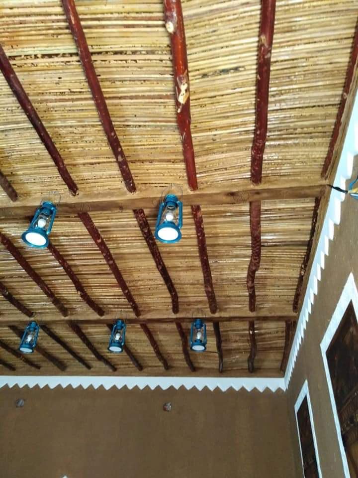 مقالات تراث بنا با الطين وتليوسات وسقف جريد وثل