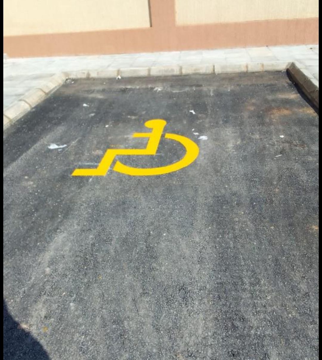 مقاول ومنفذ جميع أعمال الاسفلت وتخطيط الشوارع والب