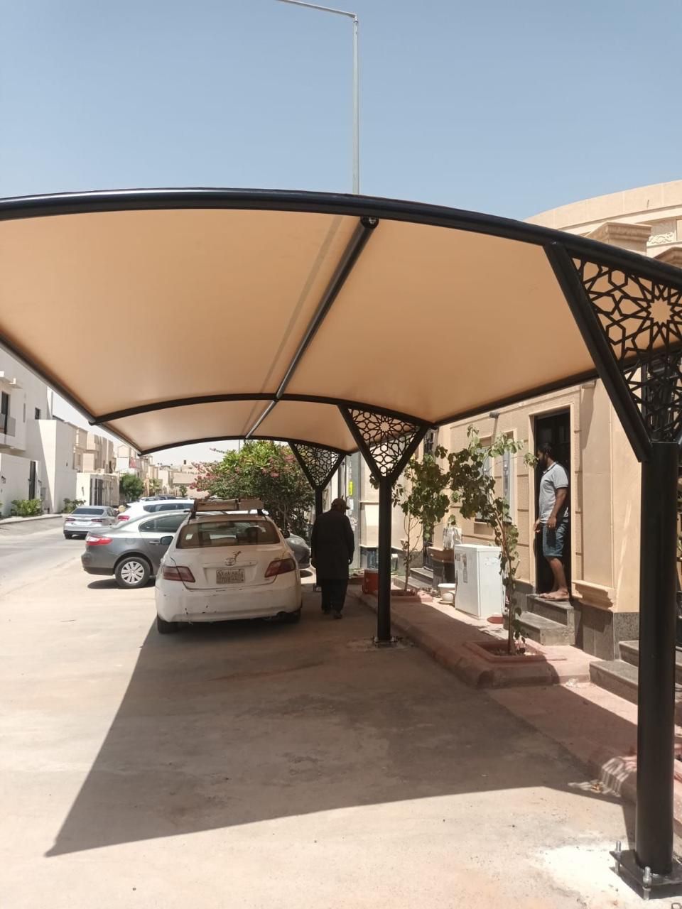 مظلات وسواتر