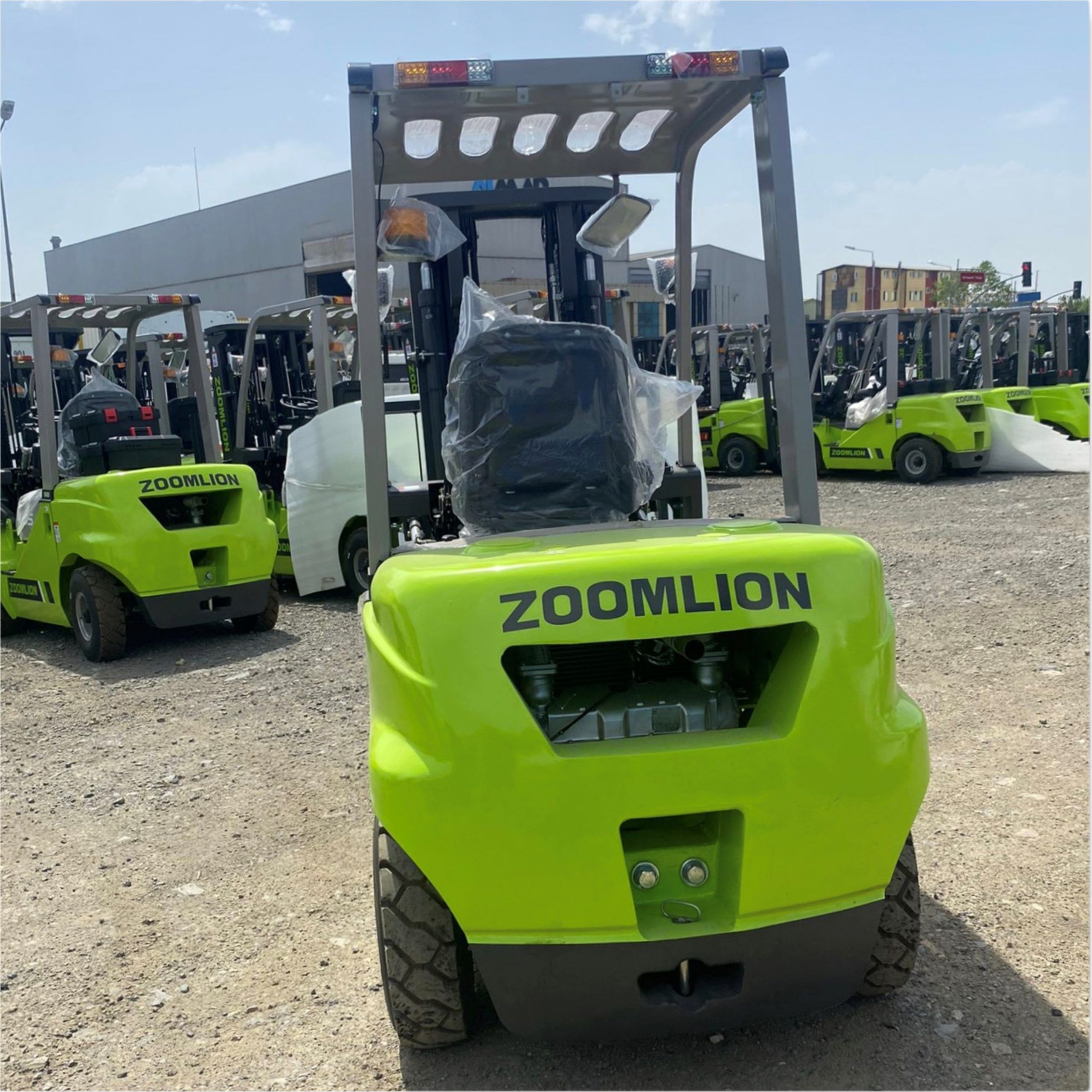 تاجيررافعات شوكة فوركلفت للإيجار في الدمام الرياض