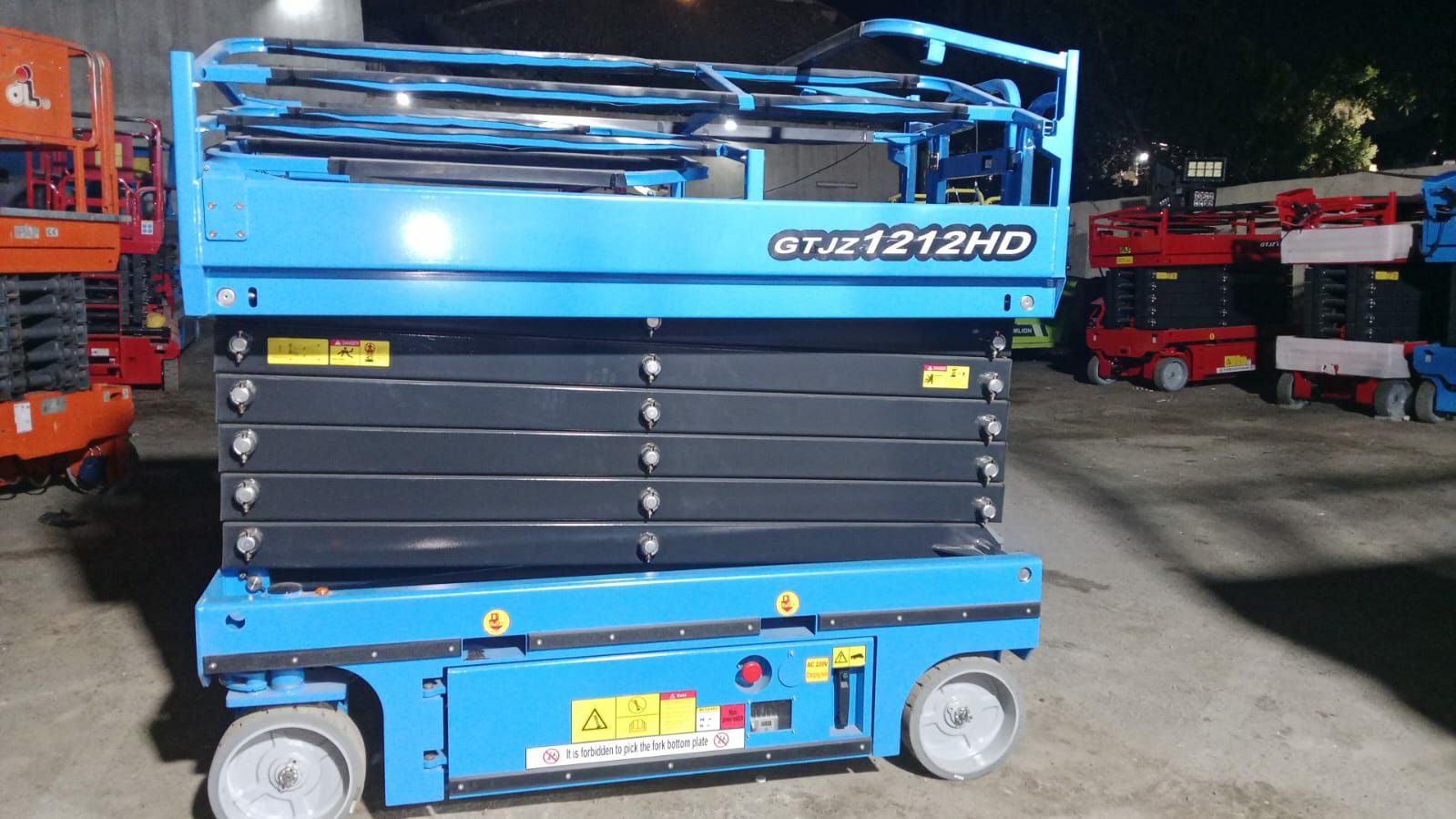 سقالات كهربائية للإيجار في الرياض – جميع المقاسات