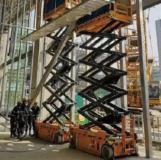 مان لفت / سيزر لفت / فوركلفت للأيجار في الدمام