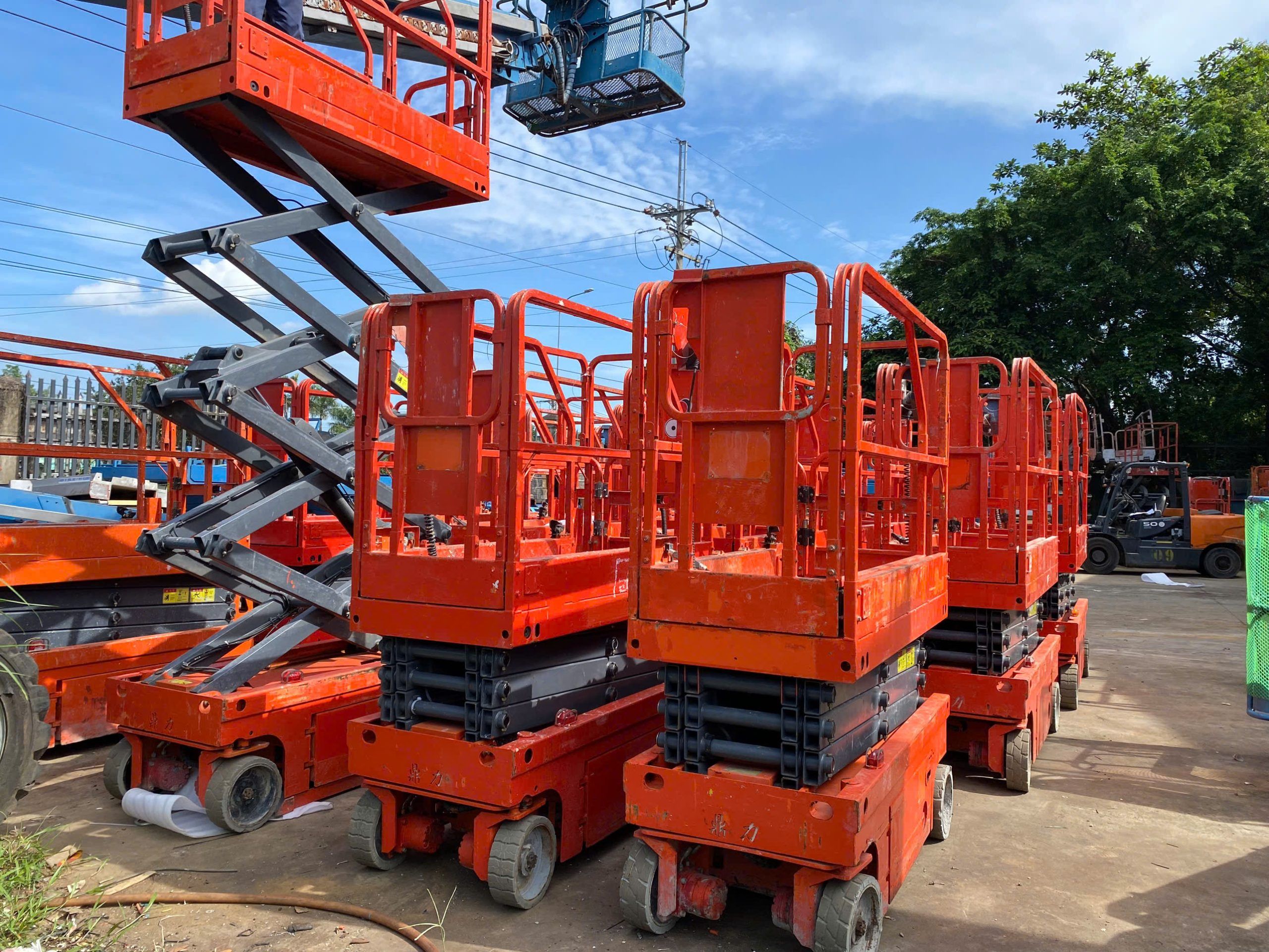 سيزر لفت و مان لفت فوركلفت للايجار في الدمام الريا