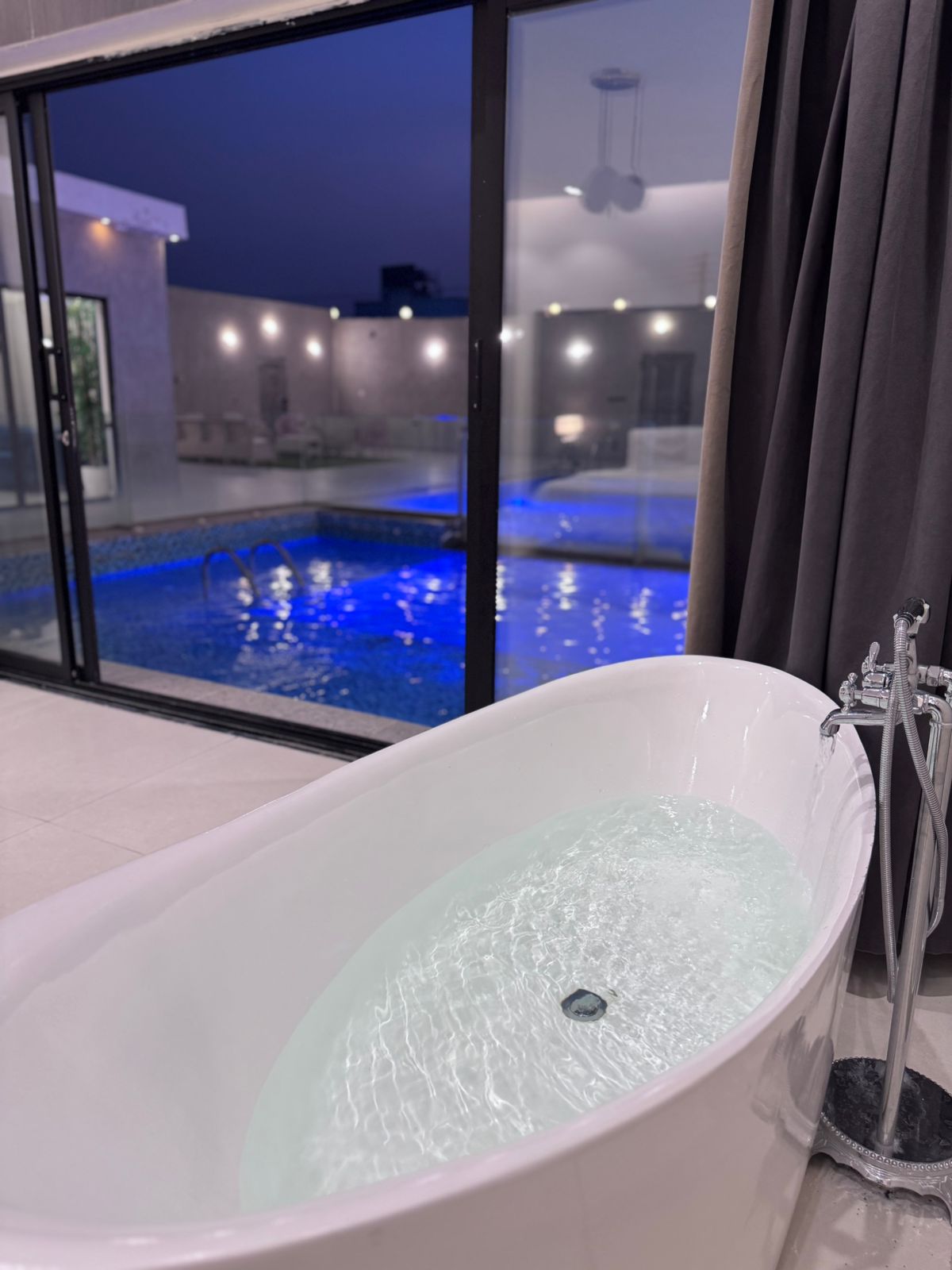 شاليه لور للايجار اليومي تتكون من قسمين جديده