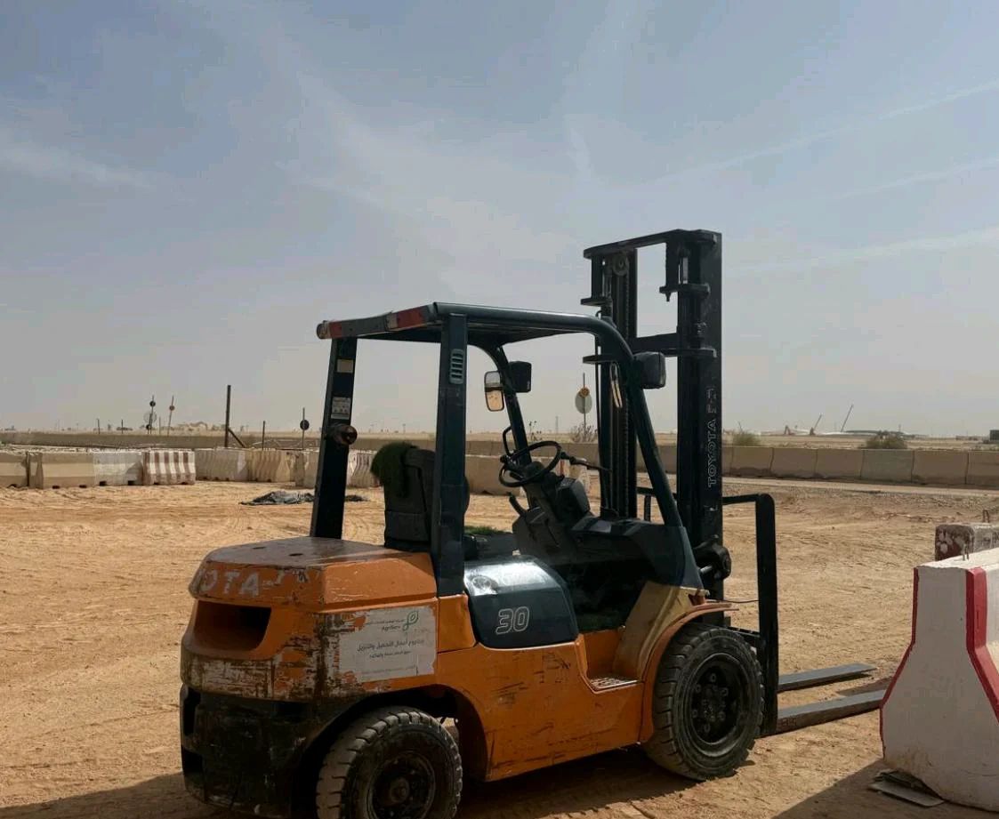 سيزر لفت للإيجار مان لفت للإيجار فوركلفت للايجار ا