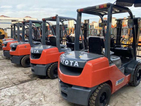 سيزر لفت و فوركلفت للإيجار في الدمام – 2026