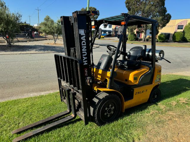 فوركلفت للإيجار في الدمام – رافعات شوكية للإيجار ا