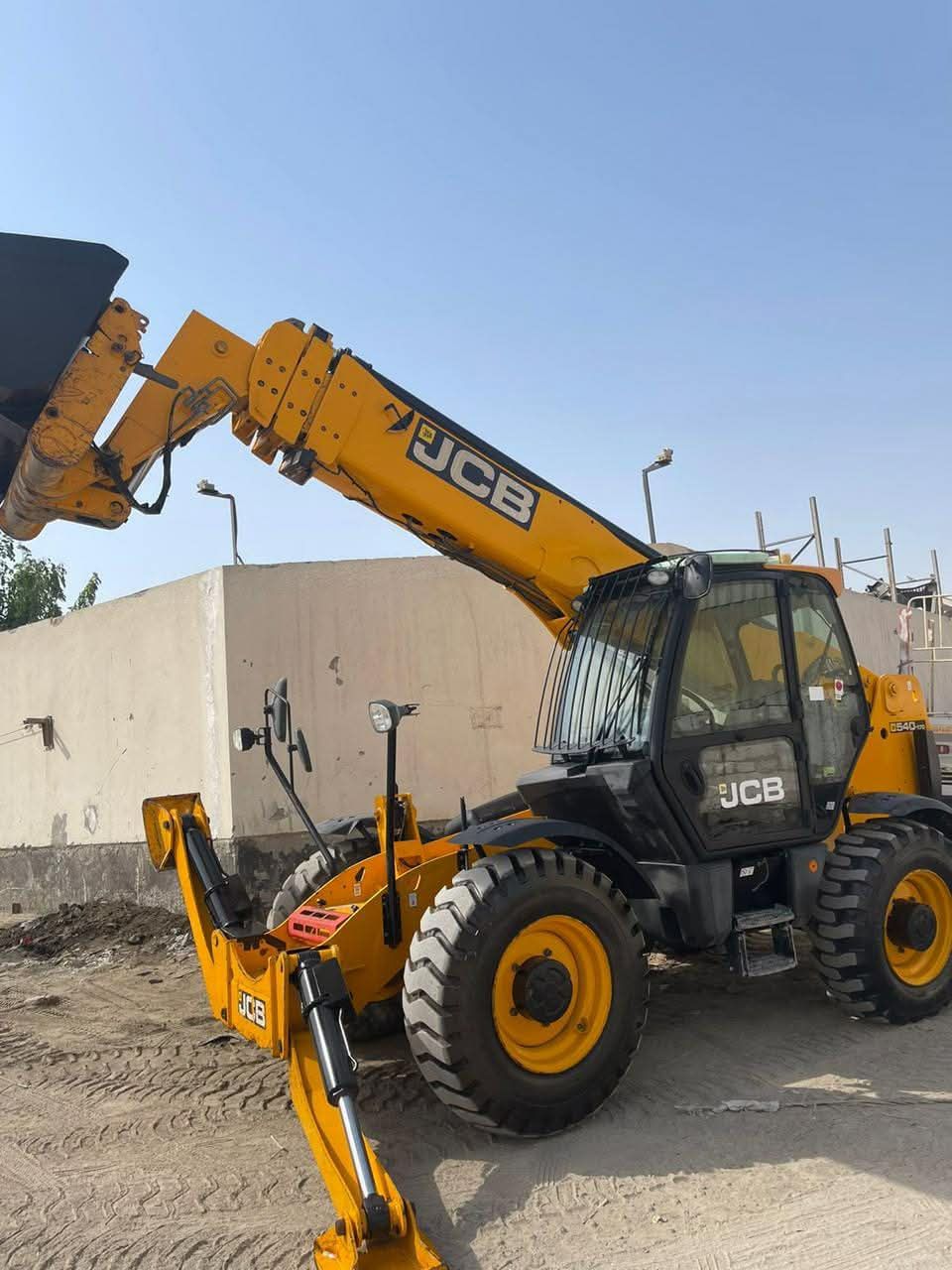 تأجير ( رافعات تلسكوبية ) تليهندر للإيجار في الدما