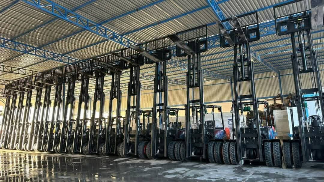 Manlift forklift scissor lift rental Jeddah