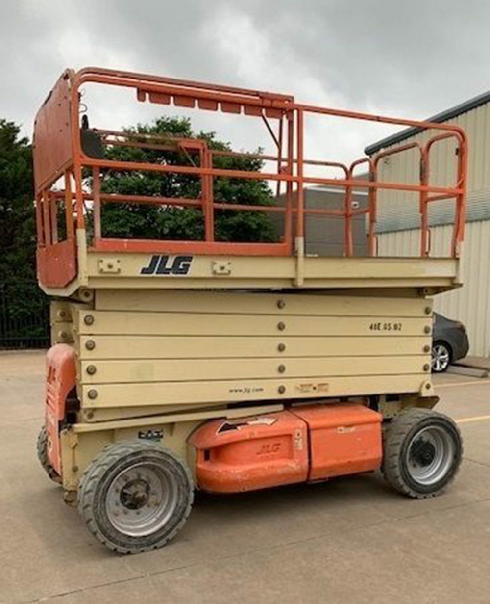 رافعات مقصية للأيجار سيزرلفت للأيجار في الدمام