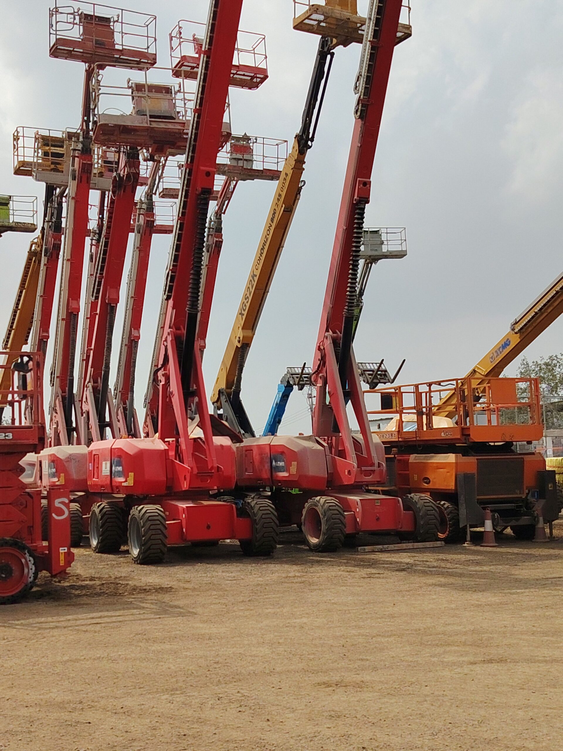 سيزر لفت ومان لفت ورافعات شوكيه وجي سي بي وبوم ترا