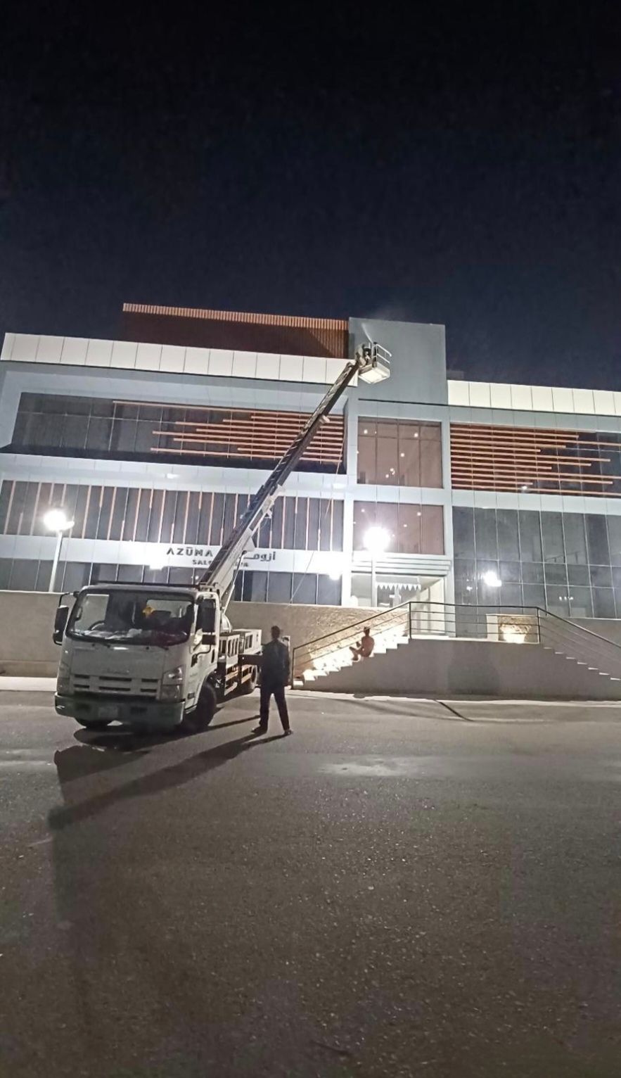 تنظيف واجهات زجاجيه