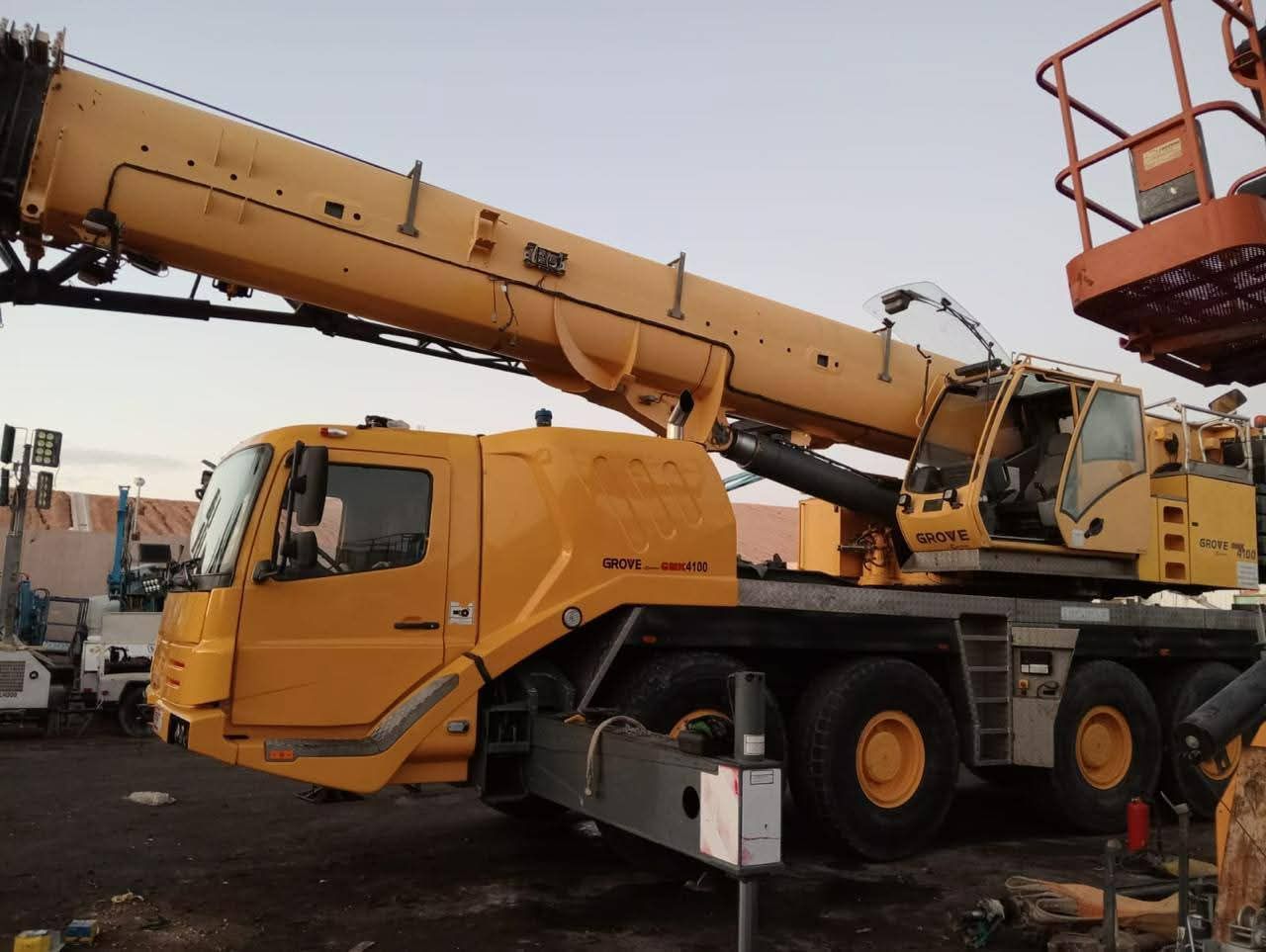 كرينات للايجار جي سي بي للايجار في جدة – مكة