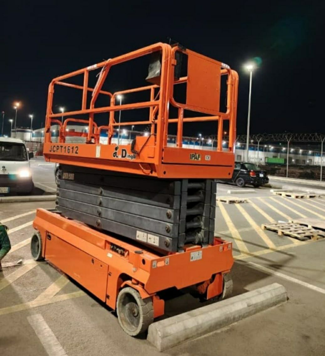 سيزرلفت مانلفت كهرباء ديزل مقصية للايجار رافعة شوك