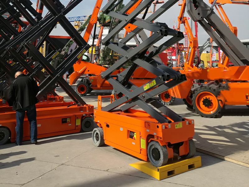 مان لفت / سيزر لفت / فوركلفت للأيجار في الدمام