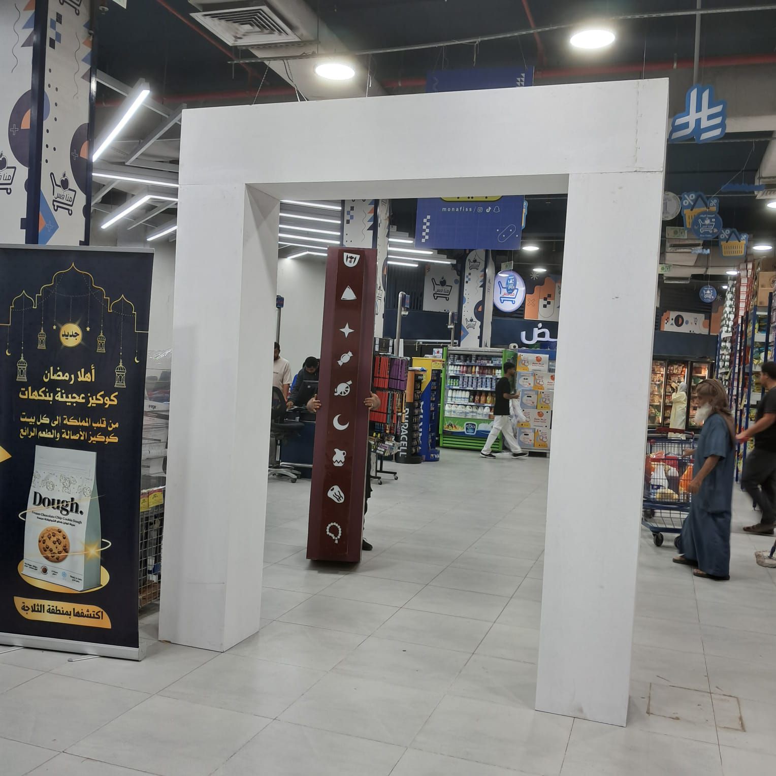 تفصيل بوابات خشب حق المولات بأقل الاسعار