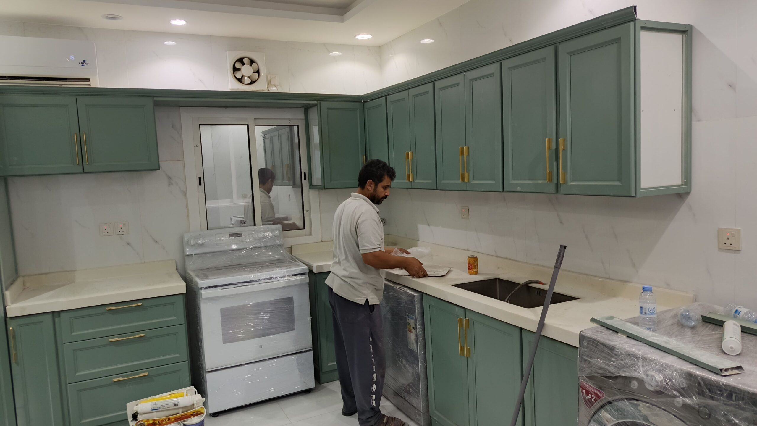 معلم فني فك وتركيب وصيانة مطابخ بجده