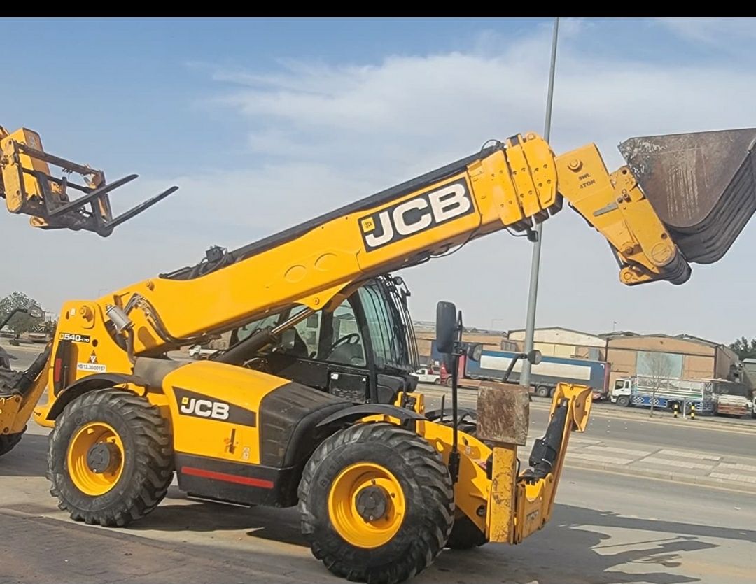 جي سي بي تليهاندر للايجار رافعات تلسكوبيه بوبكات ل