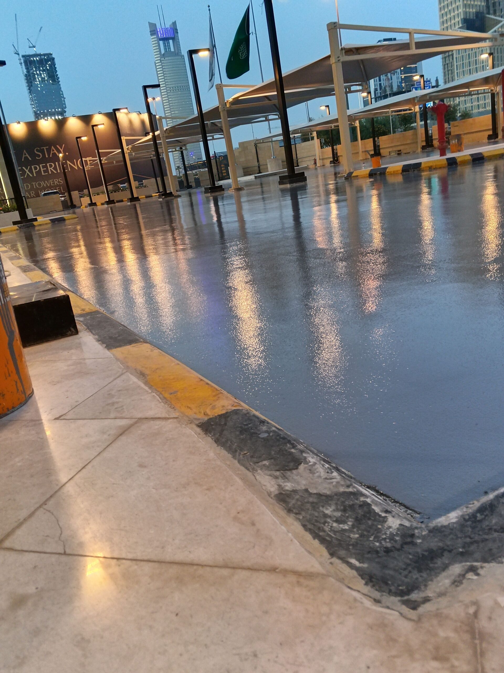 فني عوازل مائي وحراري وابوكسي