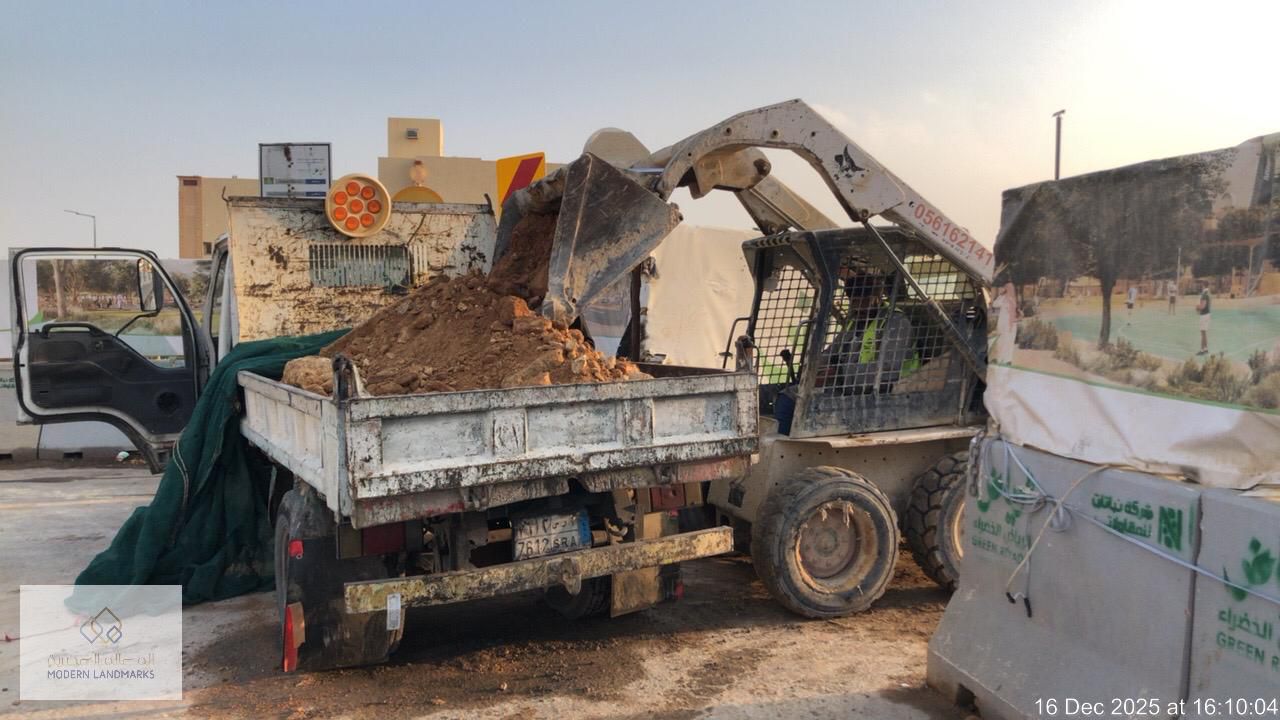 قلاب لنقل المخلفات